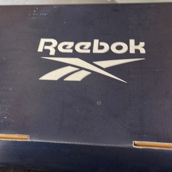 Women new pair Reebok work size 7M - Picture 3 of 9